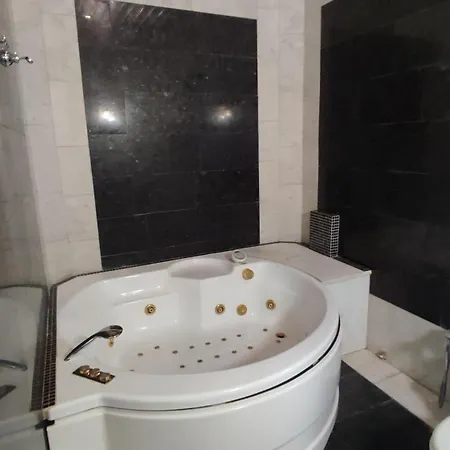 Maison Deluxe - Fontan Grand With Pool Odesa